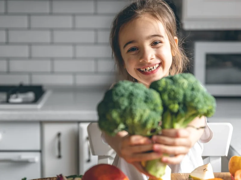 funny-little-girl-with-broccoli-kitchen-1-2048x1365